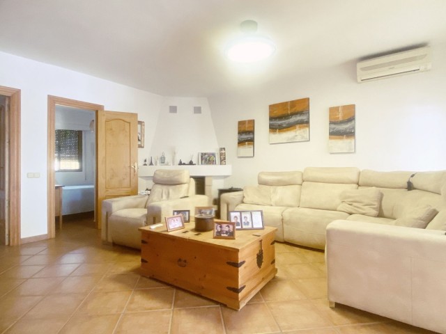 3 Bedrooms Villa in Elviria