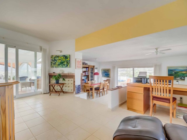 Huvila, Sierrezuela, R5225254