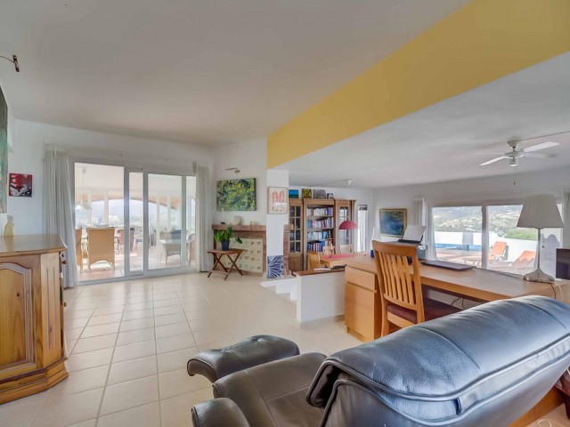 Huvila, Sierrezuela, R5225254