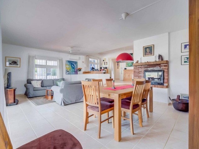 Villa avec 4 Chambres  à Sierrezuela