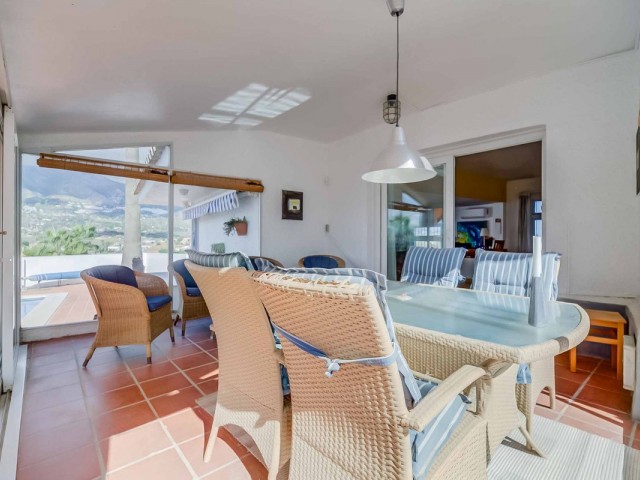 Villa avec 4 Chambres  à Sierrezuela
