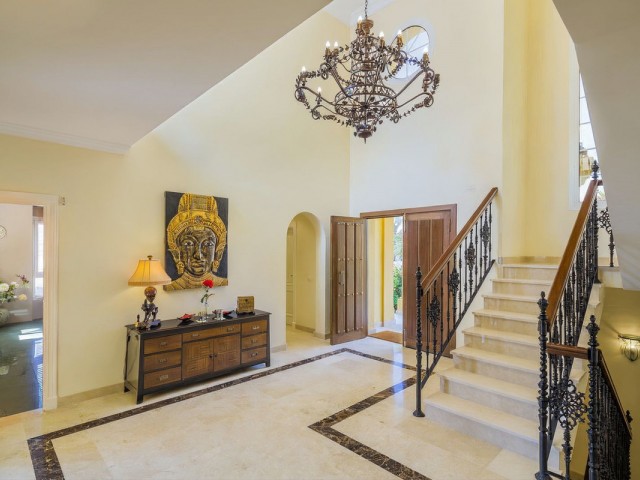 Villa avec 4 Chambres  à Elviria