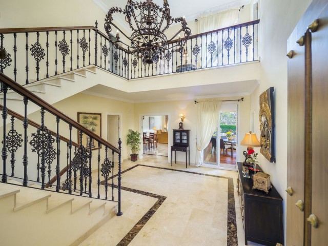 Villa avec 4 Chambres  à Elviria