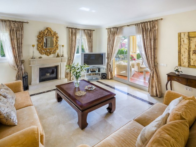 Villa avec 4 Chambres  à Elviria