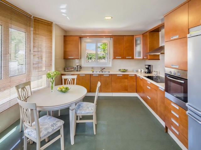 Villa avec 4 Chambres  à Elviria