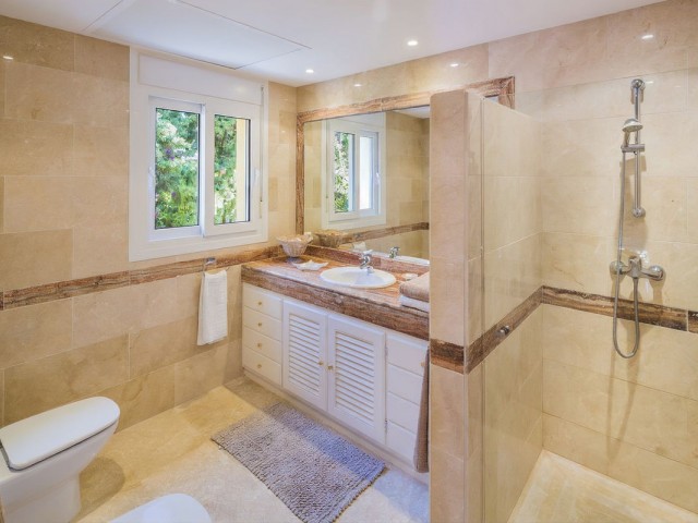Villa avec 4 Chambres  à Elviria