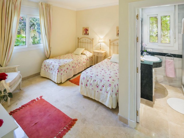 Villa avec 4 Chambres  à Elviria