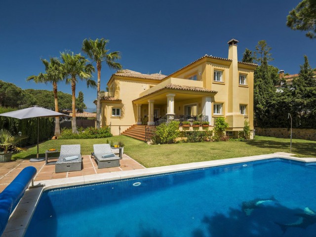 Villa avec 4 Chambres  à Elviria