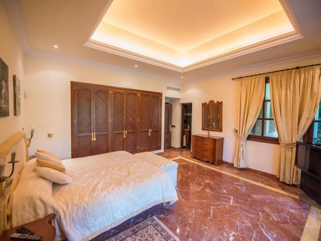 8 Soveroms Villa i La Zagaleta