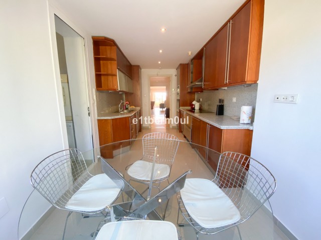 2 Bedrooms Apartment in Nueva Andalucía