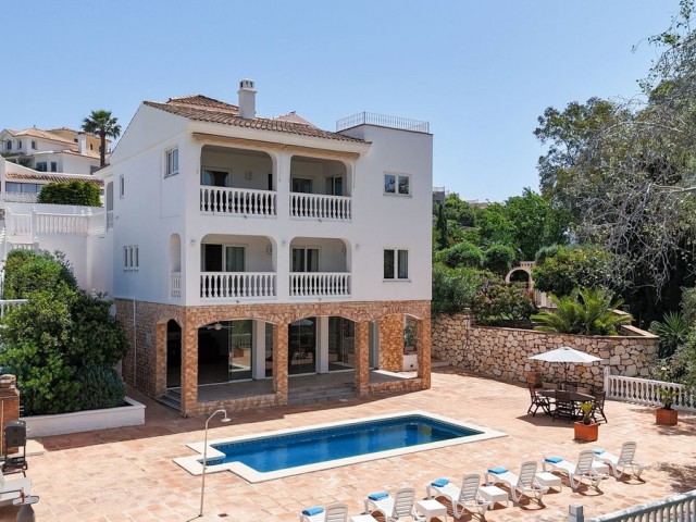 Villa, Cerros del Aguila, R4976032