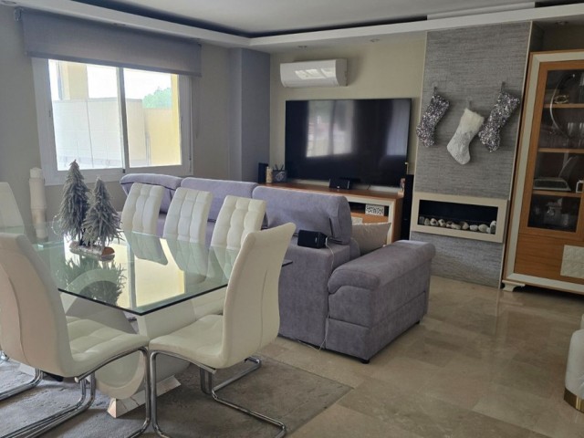 Appartement avec 3 Chambres  à Mijas