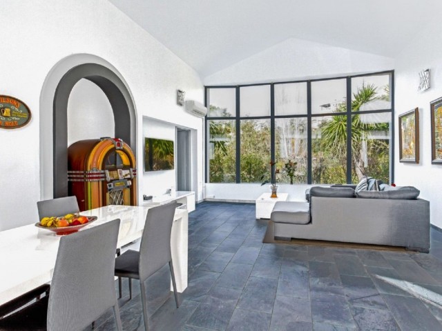 3 Bedrooms Villa in Elviria