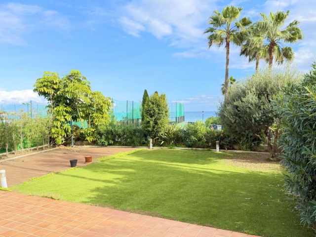 Apartamento con 3 Dormitorios  en San Luis de Sabinillas