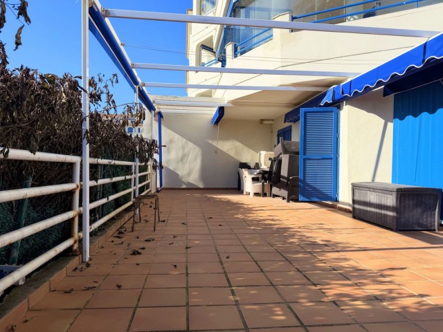 Apartamento con 3 Dormitorios  en San Luis de Sabinillas