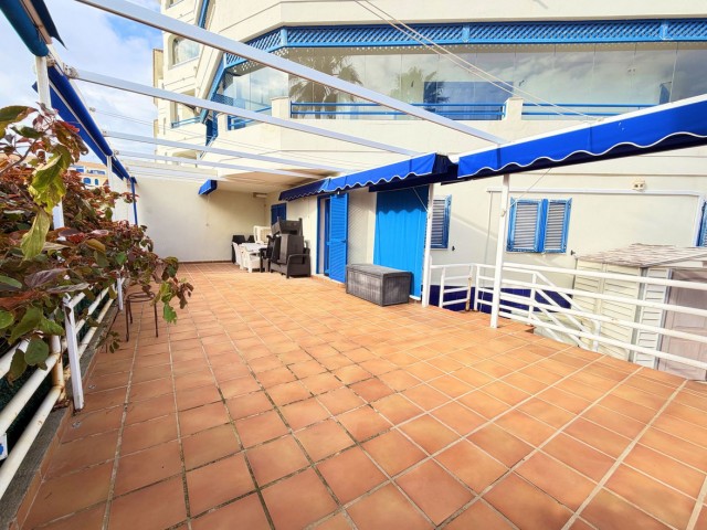 Apartamento con 3 Dormitorios  en San Luis de Sabinillas