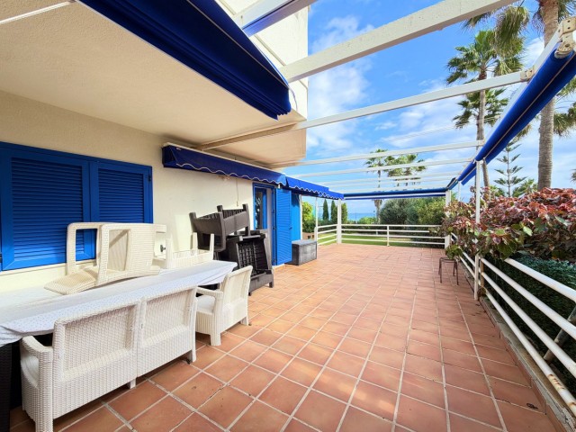Apartamento con 3 Dormitorios  en San Luis de Sabinillas