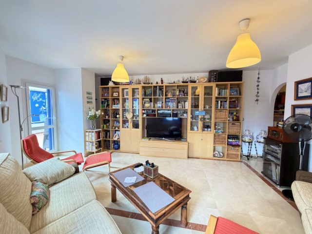 Apartamento con 3 Dormitorios  en San Luis de Sabinillas
