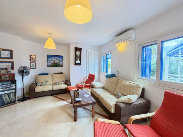 Apartamento con 3 Dormitorios  en San Luis de Sabinillas