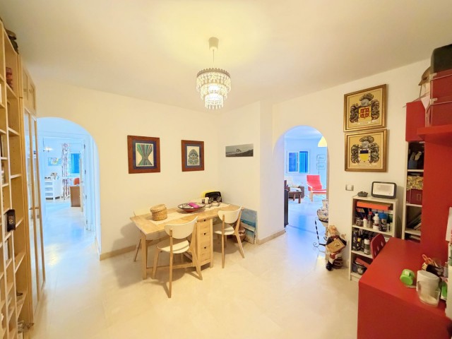 Apartamento con 3 Dormitorios  en San Luis de Sabinillas