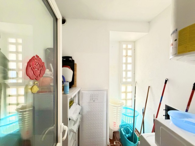 Apartamento con 3 Dormitorios  en San Luis de Sabinillas