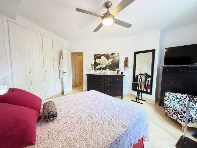 Apartamento con 3 Dormitorios  en San Luis de Sabinillas