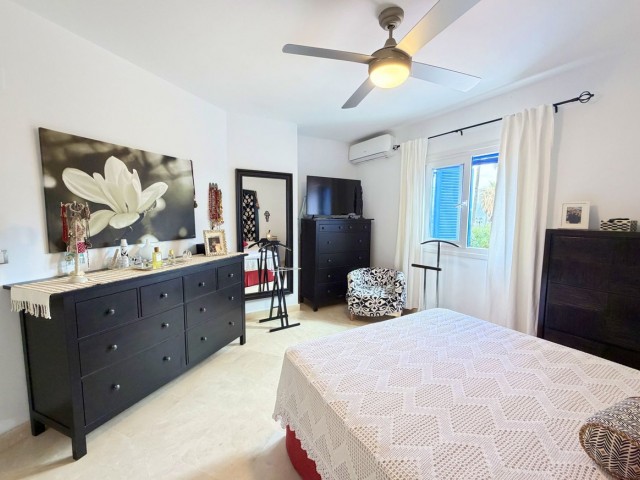 Apartamento con 3 Dormitorios  en San Luis de Sabinillas