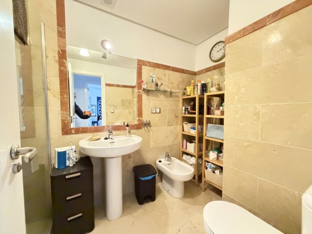 Apartamento con 3 Dormitorios  en San Luis de Sabinillas