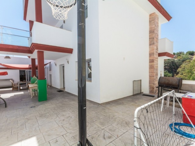 5 Schlafzimmer Villa in Mijas Costa