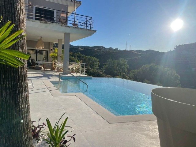 Villa avec 7 Chambres  à Elviria