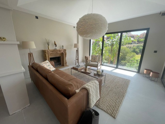 Villa avec 7 Chambres  à Elviria