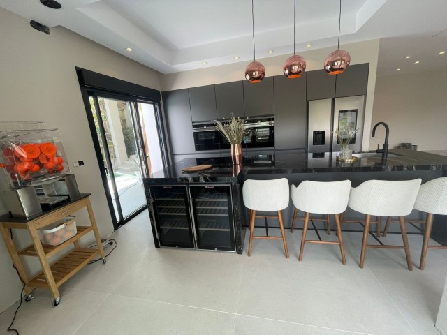 Villa avec 7 Chambres  à Elviria