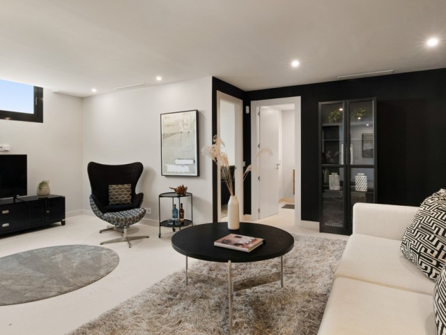 5 Bedrooms Villa in Cabopino