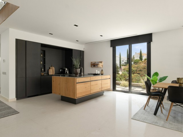 5 Bedrooms Villa in Cabopino