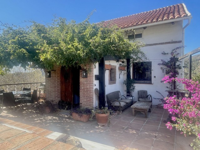 Villa avec 3 Chambres  à Istán