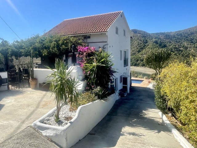 Villa avec 3 Chambres  à Istán