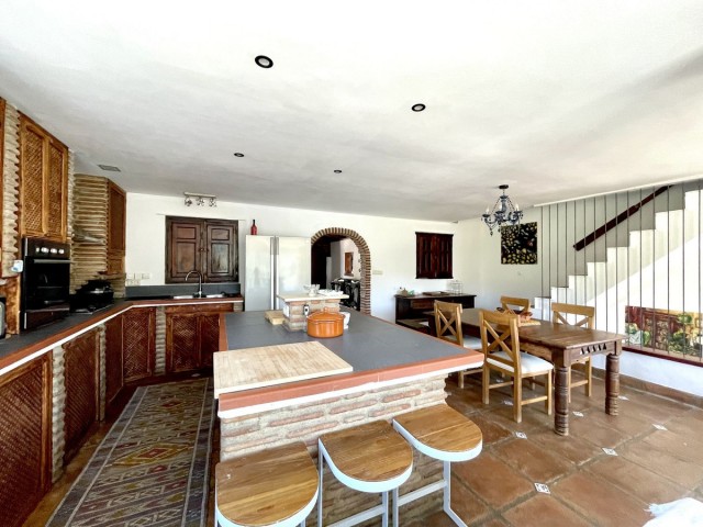 Villa avec 3 Chambres  à Istán