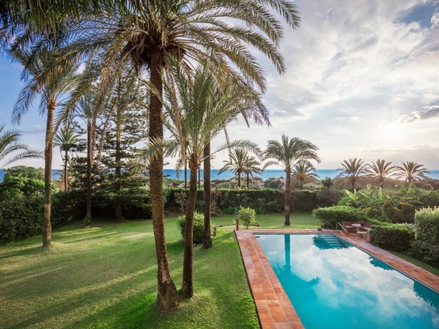 Villa avec 5 Chambres  à Los Monteros
