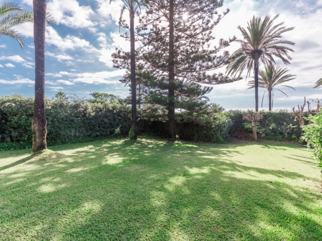 Villa avec 5 Chambres  à Los Monteros