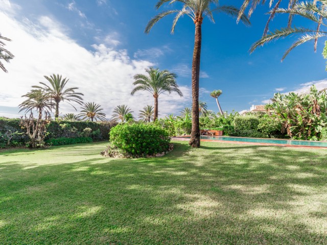 Villa avec 5 Chambres  à Los Monteros