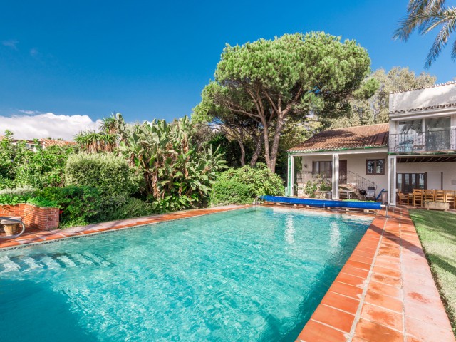 Villa avec 5 Chambres  à Los Monteros