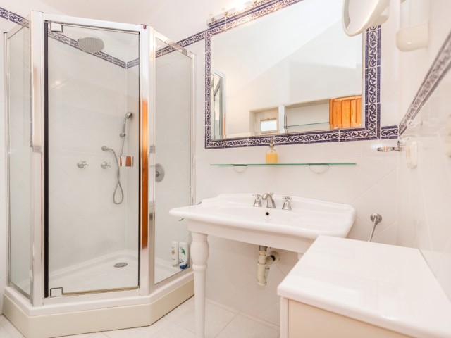 Villa avec 5 Chambres  à Los Monteros