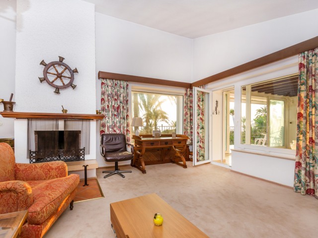Villa avec 5 Chambres  à Los Monteros