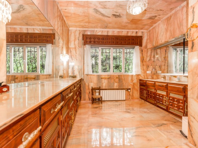 Villa avec 5 Chambres  à Los Monteros