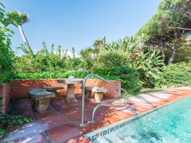 Villa avec 5 Chambres  à Los Monteros
