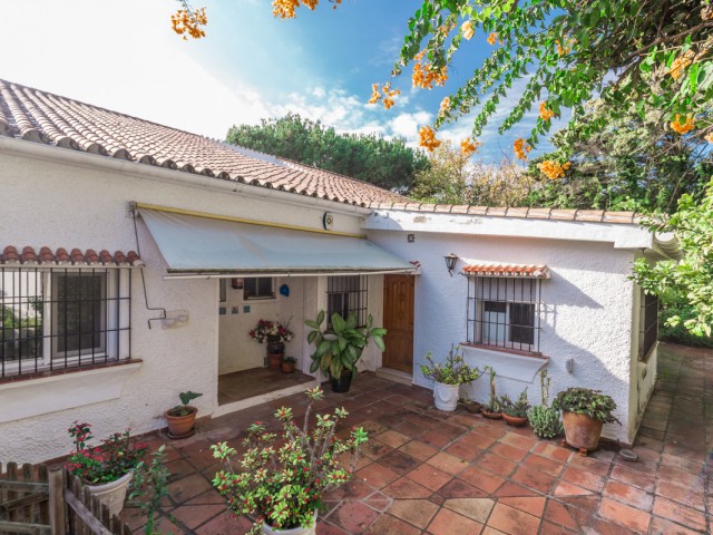 Villa avec 5 Chambres  à Los Monteros