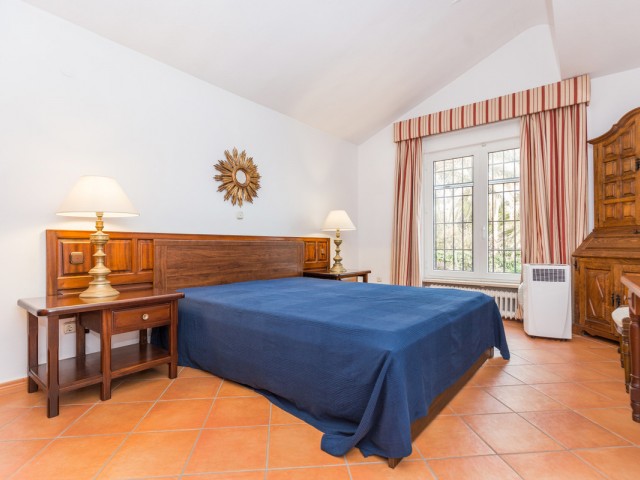 Villa avec 5 Chambres  à Los Monteros