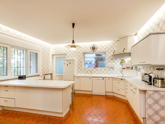 Villa avec 5 Chambres  à Los Monteros