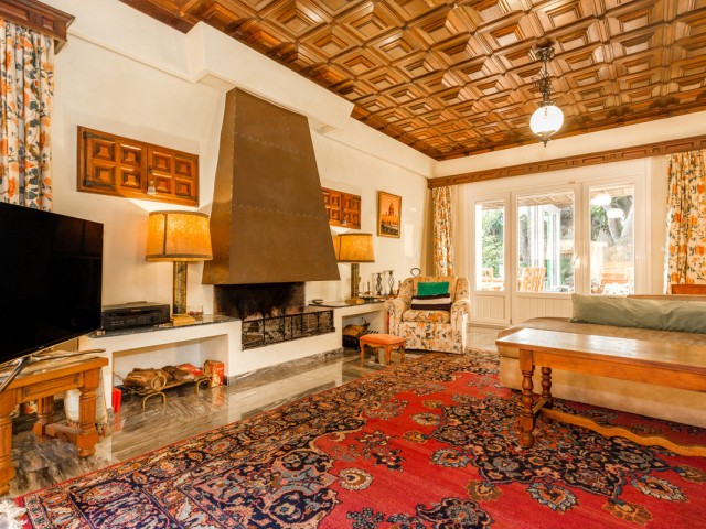 Villa avec 5 Chambres  à Los Monteros