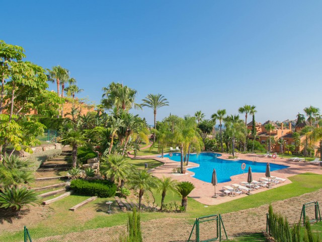 3 Bedrooms Townhouse in Benahavís